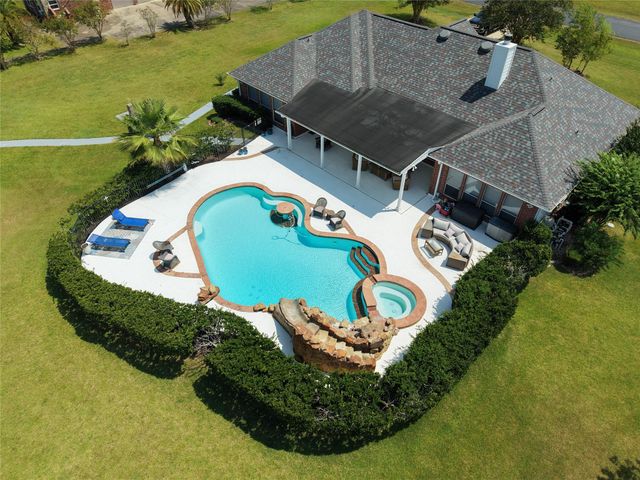 143 Lago Circle Drive N, Santa Fe, TX 77517