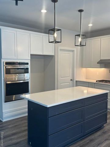 28341 Alycekay Street, Farmington, MI 48334