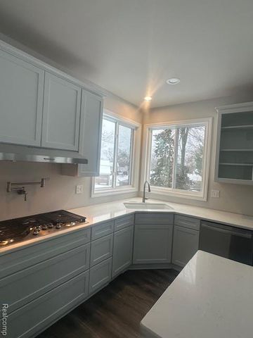 28341 Alycekay Street, Farmington, MI 48334