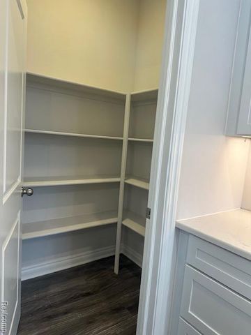 28341 Alycekay Street, Farmington, MI 48334