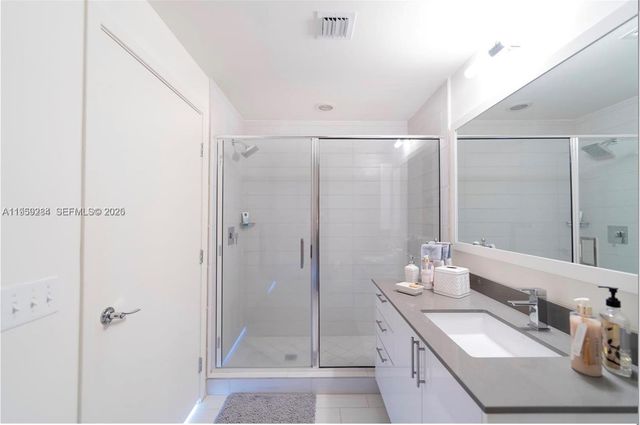 999 SW 1st Ave 2904, Miami, FL 33130