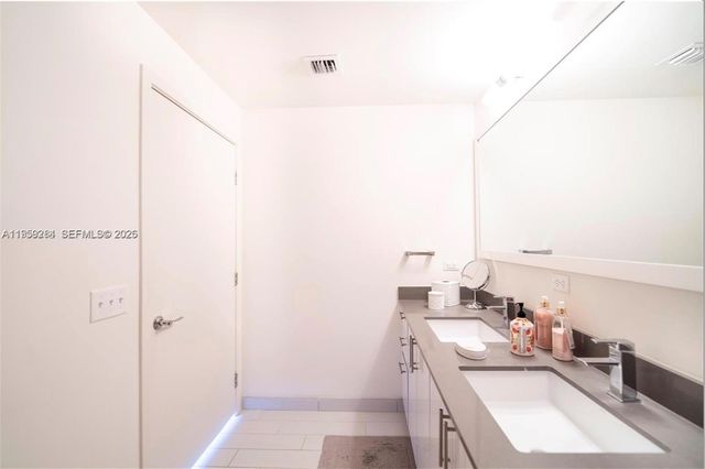 999 SW 1st Ave 2904, Miami, FL 33130