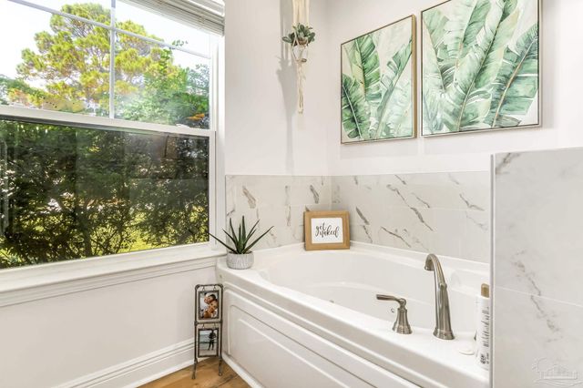 2953 Duke Dr, Gulf Breeze, FL 32563