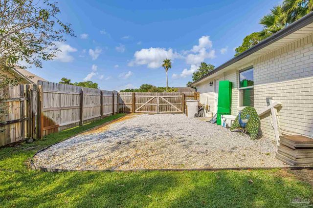 2953 Duke Dr, Gulf Breeze, FL 32563