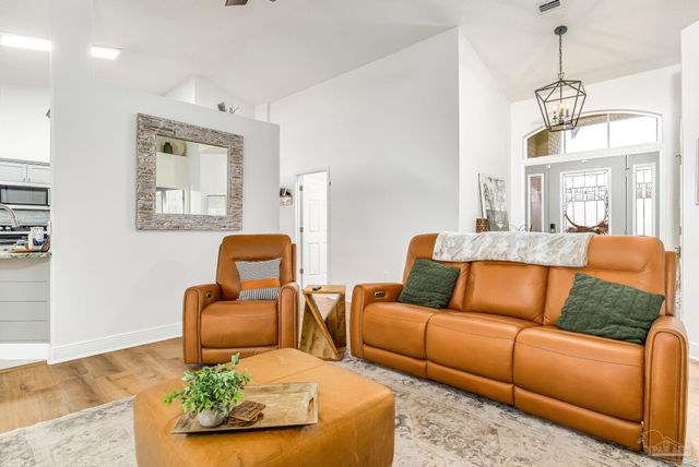 2953 Duke Dr, Gulf Breeze, FL 32563