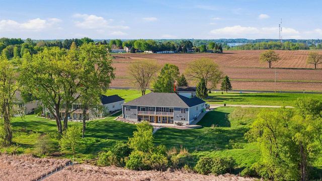 211 Linden Lane, Fox Lake, WI 53933