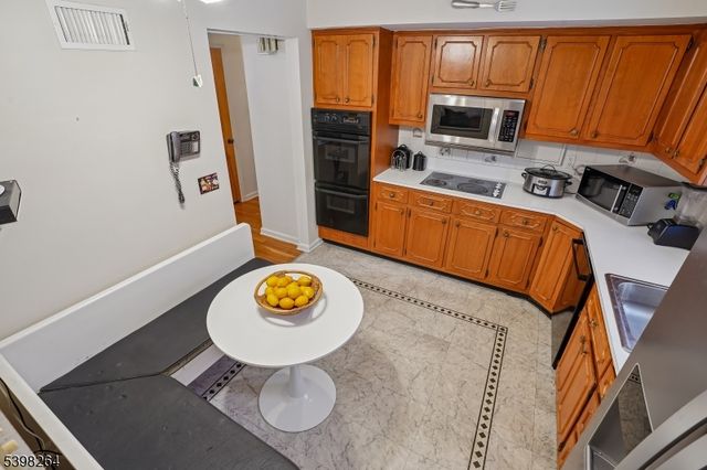 530 Prospect St, Maplewood Twp., NJ 07040