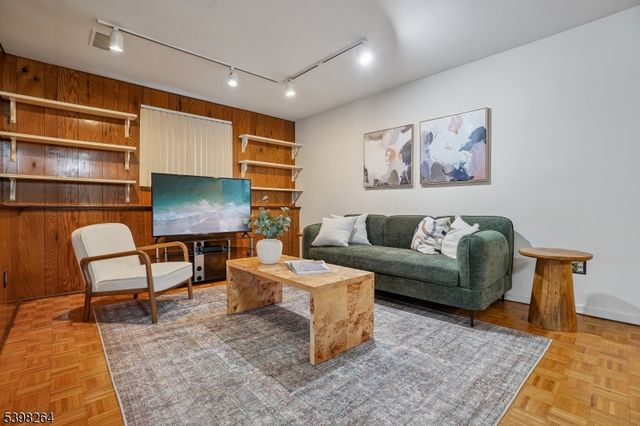 530 Prospect St, Maplewood Twp., NJ 07040