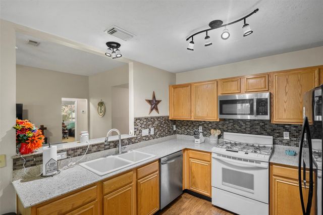 6923 Grant Drive, Magnolia, TX 77354