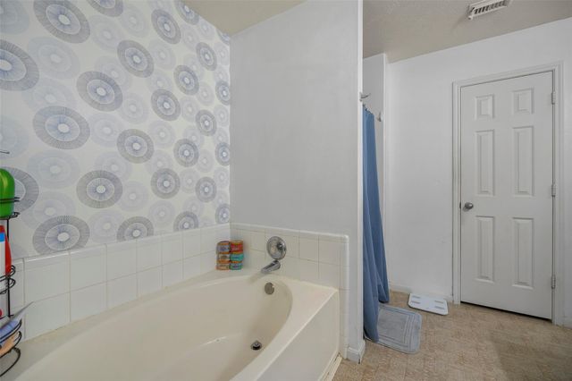 6923 Grant Drive, Magnolia, TX 77354