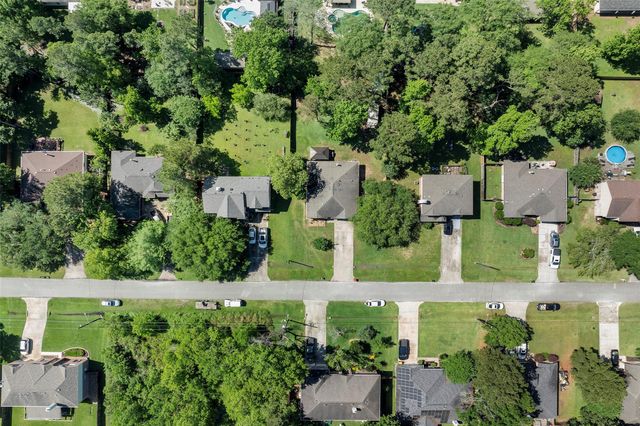 6923 Grant Drive, Magnolia, TX 77354