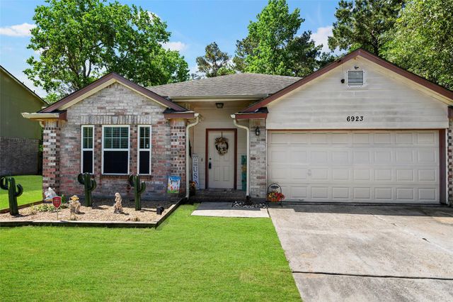 6923 Grant Drive, Magnolia, TX 77354