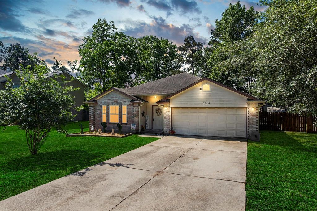 6923 Grant Drive, Magnolia, TX 77354