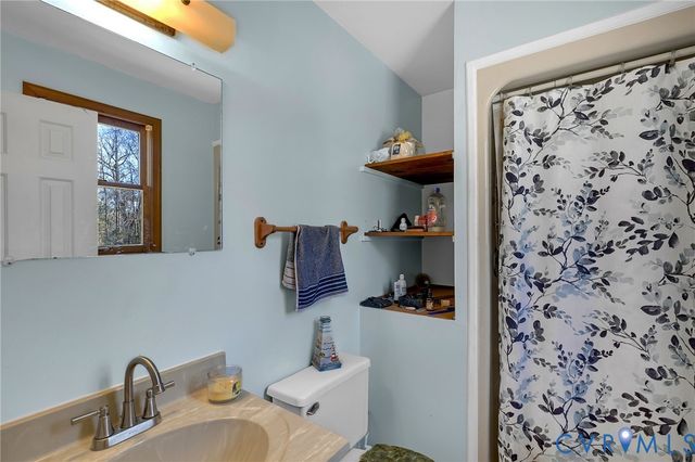 9925 Friendship Rd, North, VA 23128
