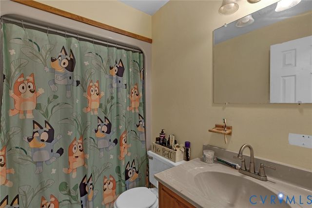 9925 Friendship Rd, North, VA 23128