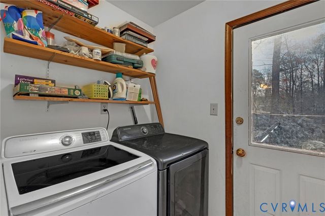 9925 Friendship Rd, North, VA 23128