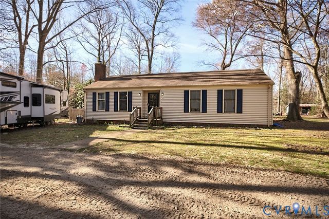 9925 Friendship Rd, North, VA 23128