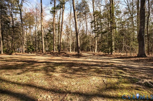 9925 Friendship Rd, North, VA 23128