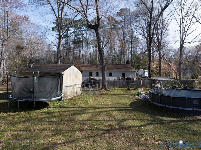 9925 Friendship Rd, North, VA 23128