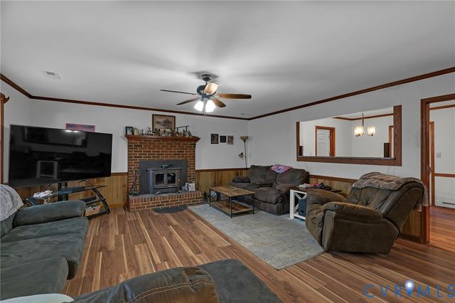 9925 Friendship Rd, North, VA 23128