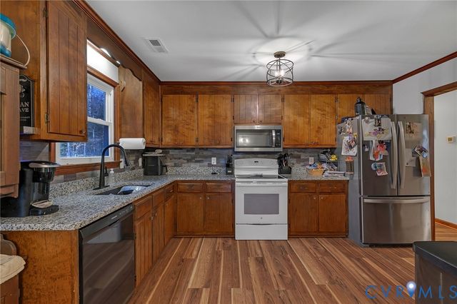 9925 Friendship Rd, North, VA 23128