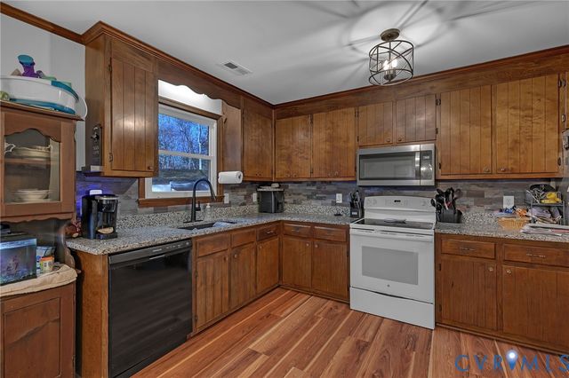9925 Friendship Rd, North, VA 23128