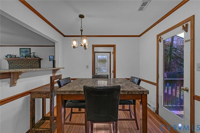 9925 Friendship Rd, North, VA 23128