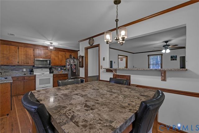 9925 Friendship Rd, North, VA 23128