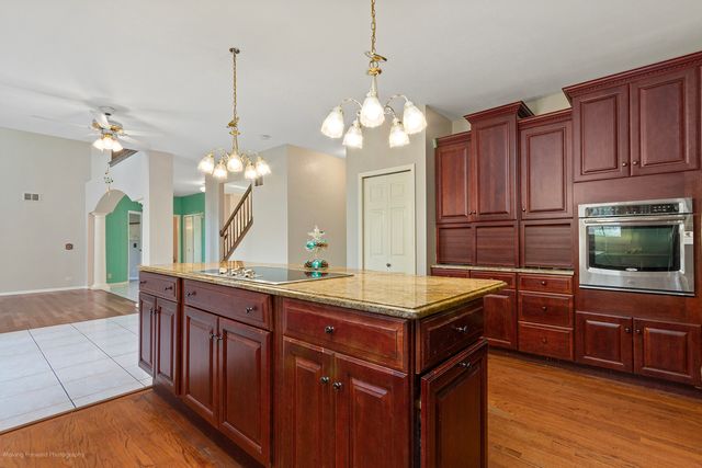 52 Oak Creek Drive, Yorkville, IL 60560