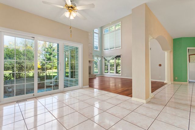 52 Oak Creek Drive, Yorkville, IL 60560