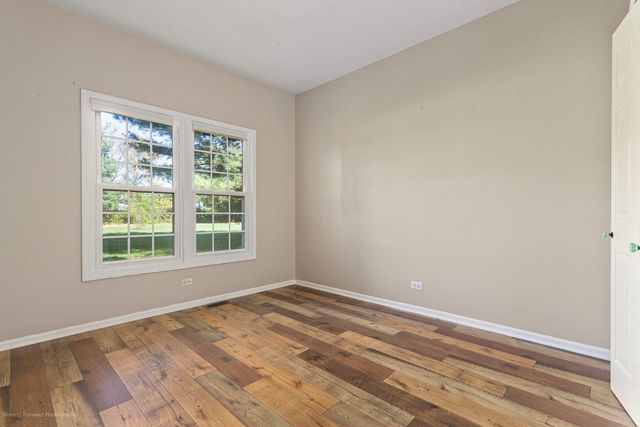 52 Oak Creek Drive, Yorkville, IL 60560