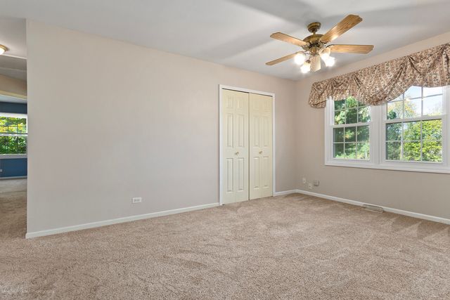 52 Oak Creek Drive, Yorkville, IL 60560