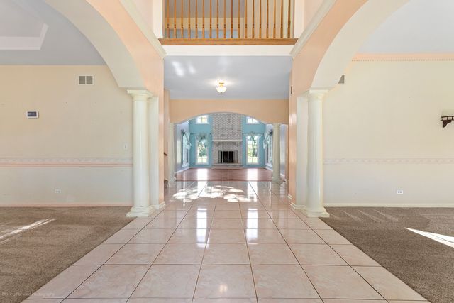 52 Oak Creek Drive, Yorkville, IL 60560