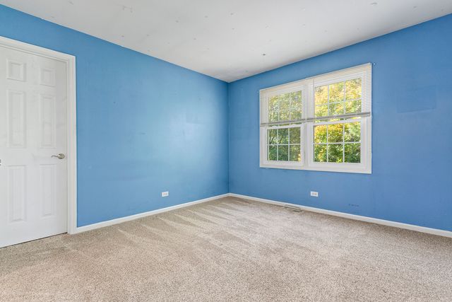 52 Oak Creek Drive, Yorkville, IL 60560