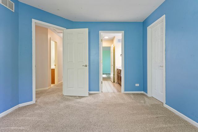 52 Oak Creek Drive, Yorkville, IL 60560