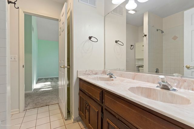 52 Oak Creek Drive, Yorkville, IL 60560