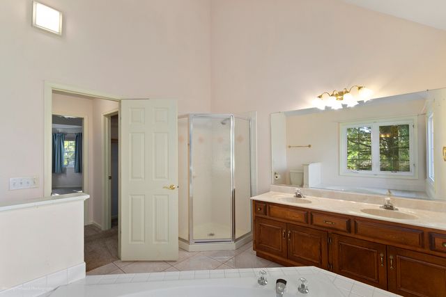 52 Oak Creek Drive, Yorkville, IL 60560