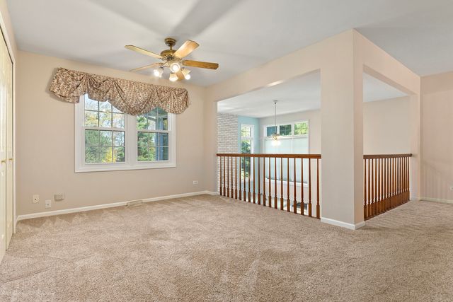 52 Oak Creek Drive, Yorkville, IL 60560