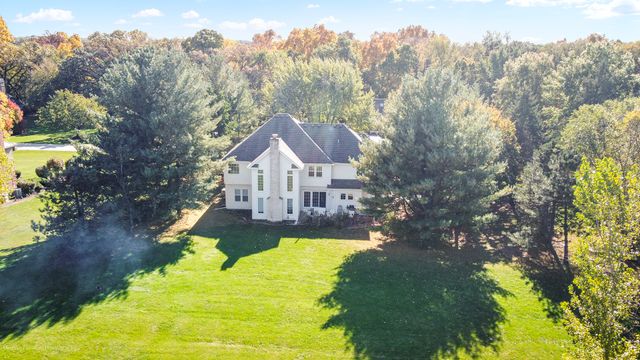 52 Oak Creek Drive, Yorkville, IL 60560