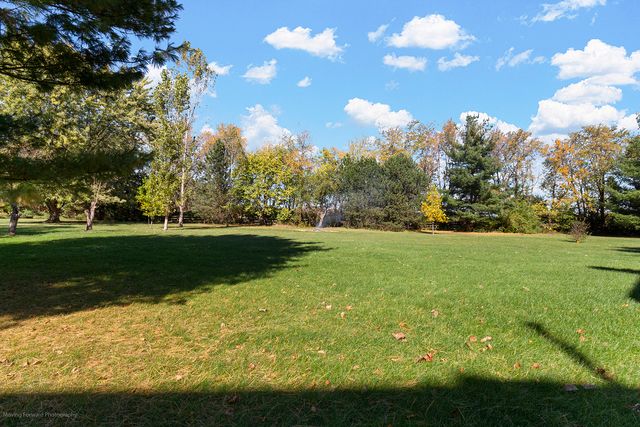 52 Oak Creek Drive, Yorkville, IL 60560