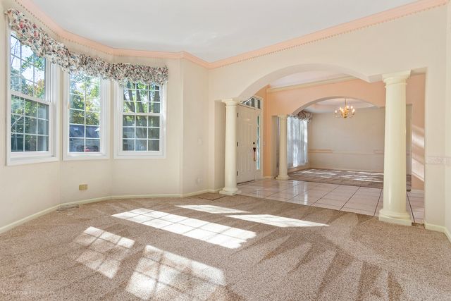 52 Oak Creek Drive, Yorkville, IL 60560