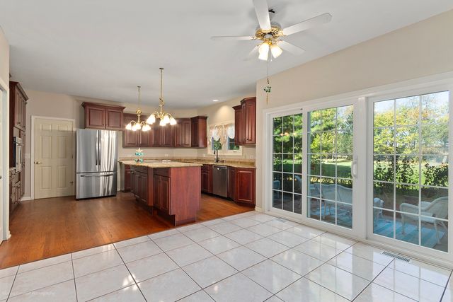 52 Oak Creek Drive, Yorkville, IL 60560