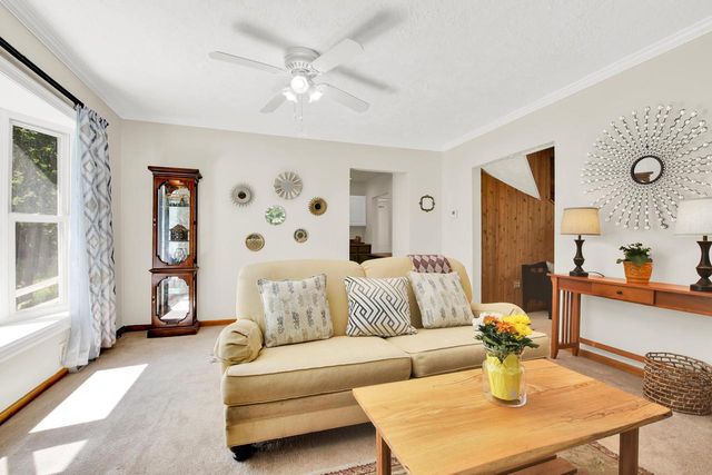 4135 S Racine AVENUE, New Berlin, WI 53146