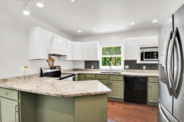 4135 S Racine AVENUE, New Berlin, WI 53146
