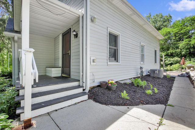 4135 S Racine AVENUE, New Berlin, WI 53146