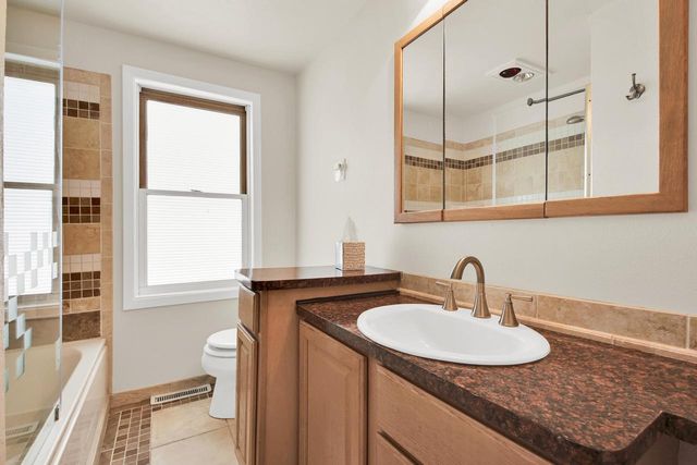 4135 S Racine AVENUE, New Berlin, WI 53146