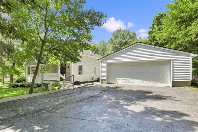 4135 S Racine AVENUE, New Berlin, WI 53146