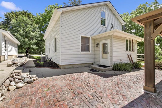 4135 S Racine AVENUE, New Berlin, WI 53146