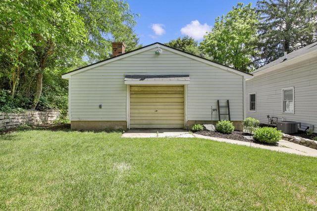 4135 S Racine AVENUE, New Berlin, WI 53146