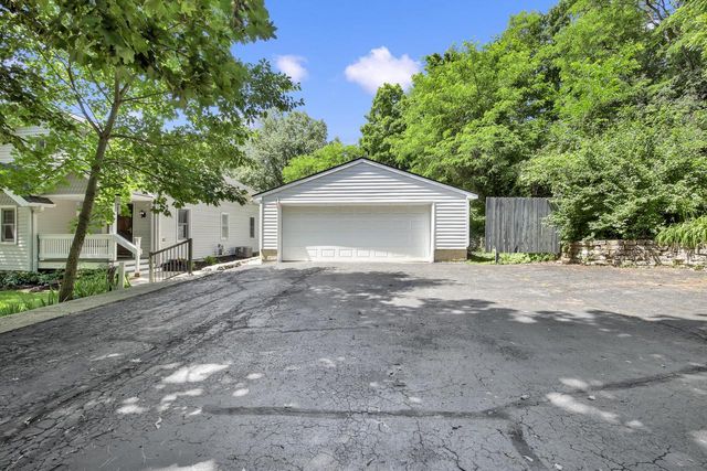 4135 S Racine AVENUE, New Berlin, WI 53146